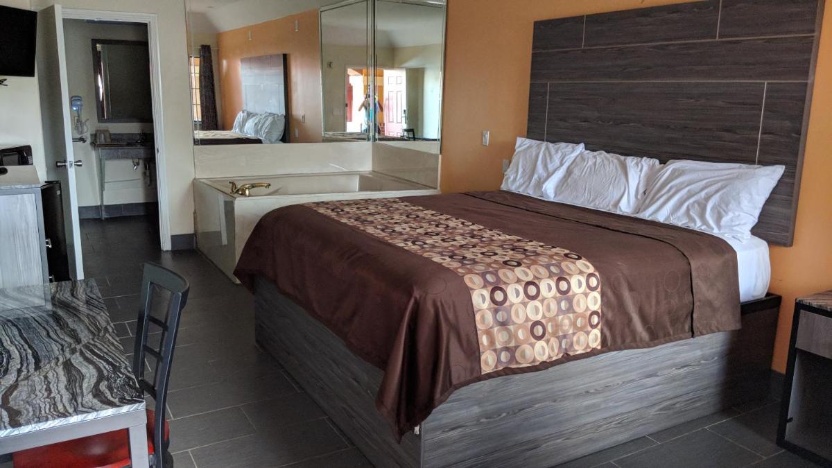 Regency Inn and Suites Galena Park - image 2