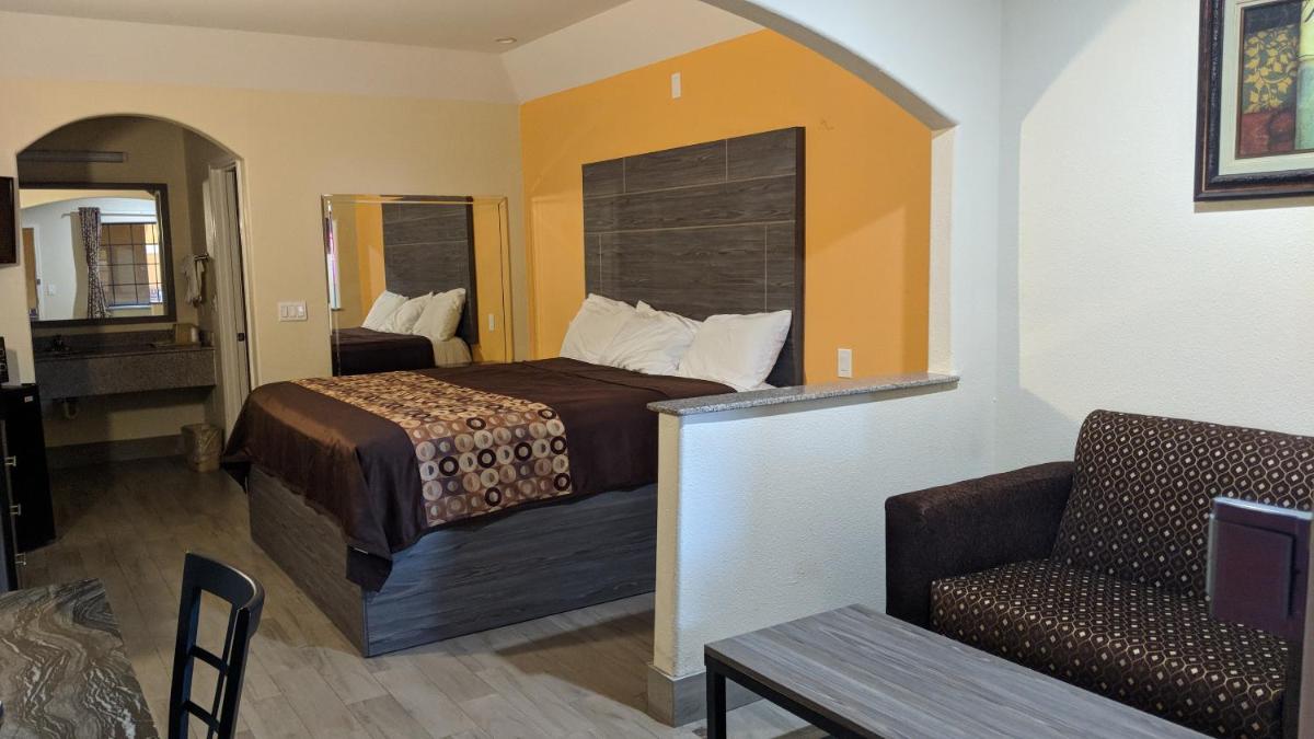 Regency Inn and Suites Galena Park - image 4