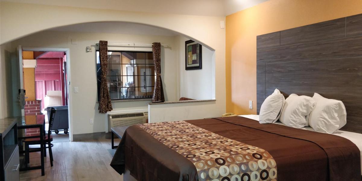 Regency Inn and Suites Galena Park - image 6
