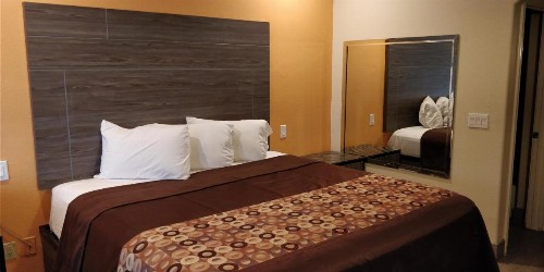 Regency Inn and Suites Galena Park - image 8