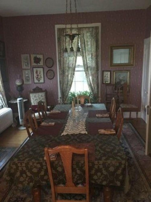 Alice's Snyder House Bed and Breakfast - image 3