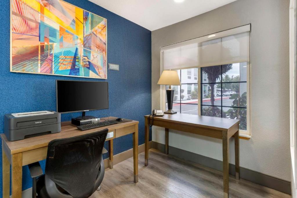 Best Western Galt Inn - image 2