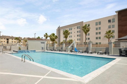 Hampton Inn & Suites Galveston - image 6