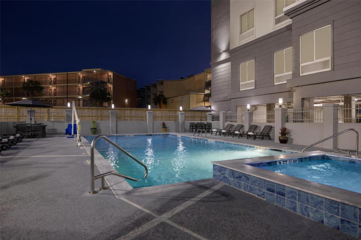 Hampton Inn & Suites Galveston - image 7