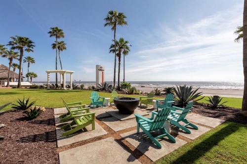 DoubleTree by Hilton Galveston Beach - image 11