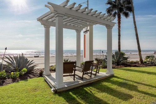 DoubleTree by Hilton Galveston Beach - image 20