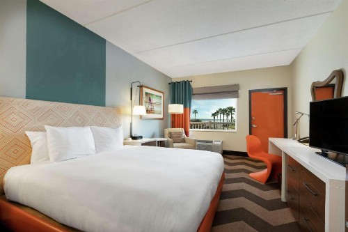 DoubleTree by Hilton Galveston Beach - image 9