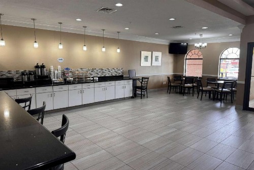 Super 8 by Wyndham Galveston - image 19