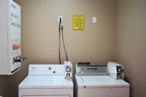 Super 8 by Wyndham Galveston - image 22
