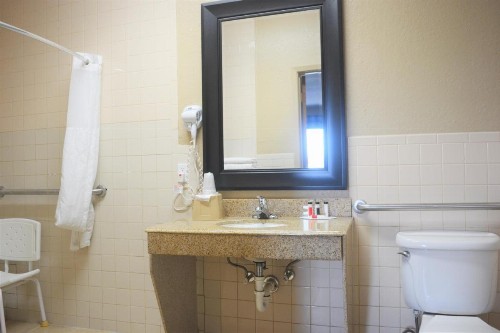 Super 8 by Wyndham Galveston - image 26