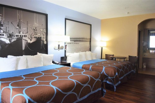 Super 8 by Wyndham Galveston - image 27