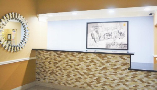 Super 8 by Wyndham Galveston - image 32