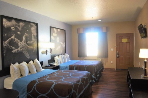 Super 8 by Wyndham Galveston - image 34