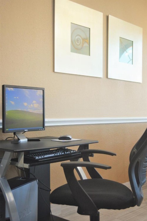 Super 8 by Wyndham Galveston - image 36