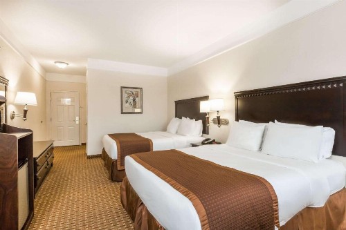 Baymont by Wyndham Galveston - image 2