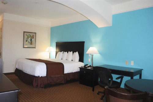 Baymont by Wyndham Galveston - image 4