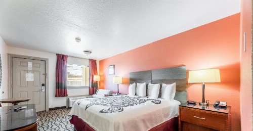 Beachcomber Inn by The Beach - image 30