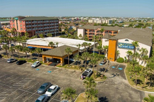 Beachfront Palms Hotel - image 28