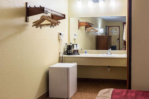 Rodeway Inn - Galveston - image 8