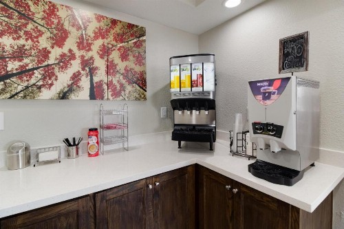 Red Roof Inn PLUS + Galveston - Beachfront - image 12