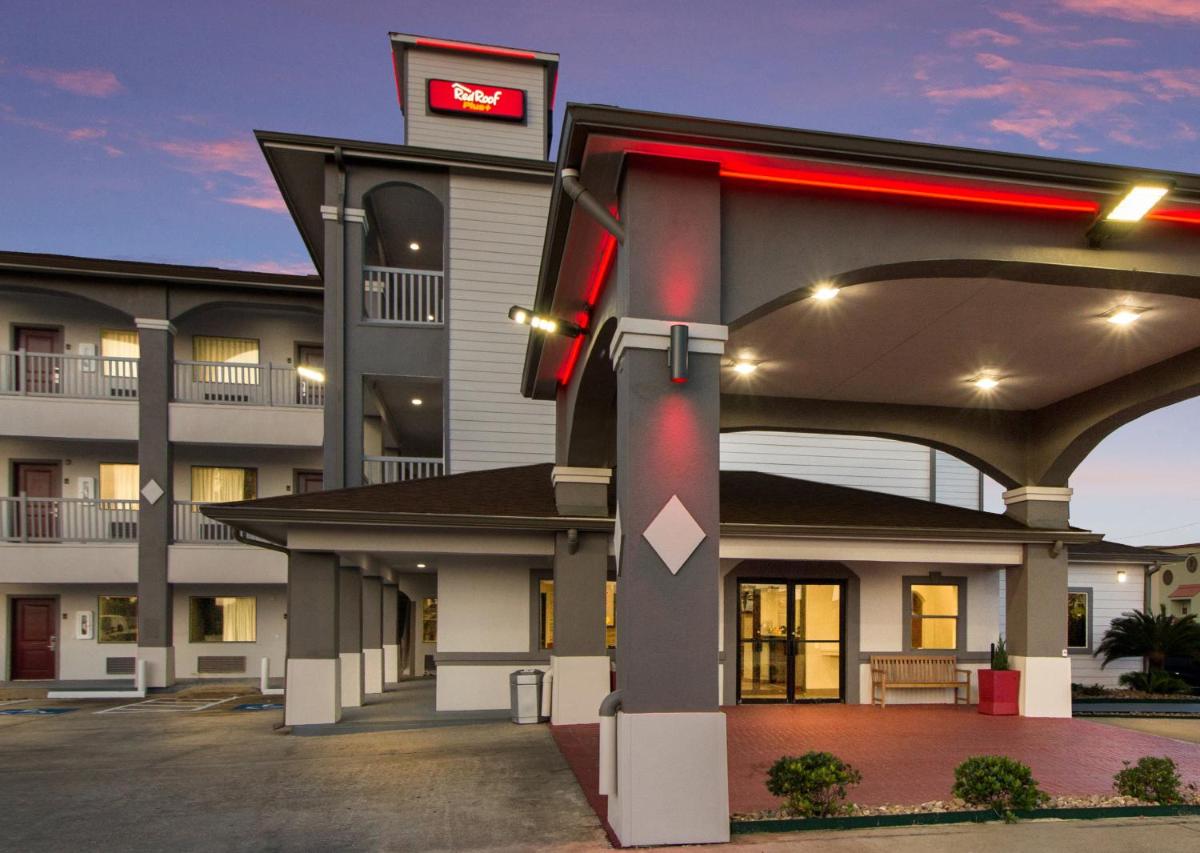 Red Roof Inn PLUS + Galveston - Beachfront - image 6