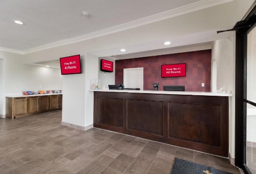 Red Roof Inn PLUS + Galveston - Beachfront - image 7