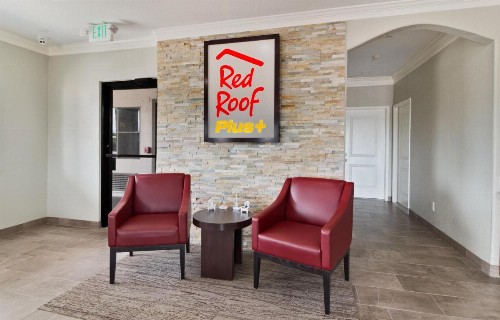 Red Roof Inn PLUS + Galveston - Beachfront - image 8