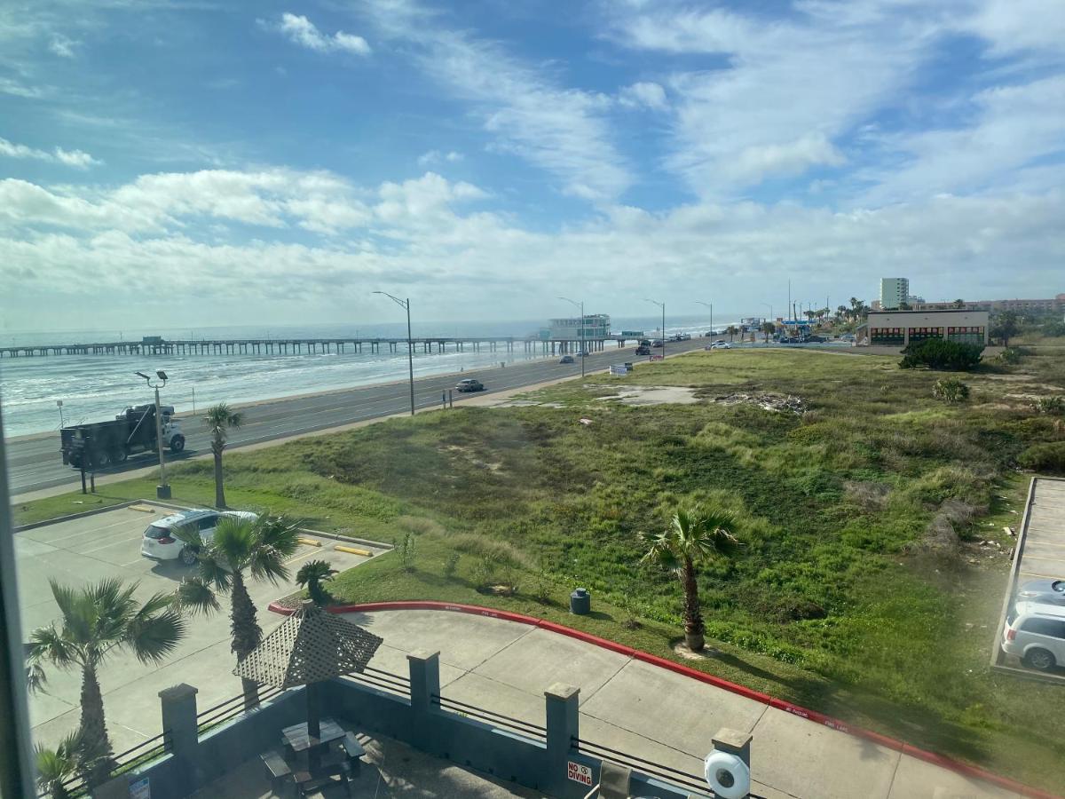 Galveston Beach Hotel - image 7