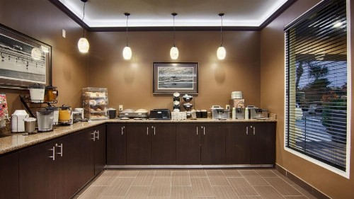 Best Western Plus Seawall Inn & Suites by the Beach - image 16