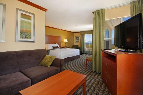 Best Western Plus Seawall Inn & Suites by the Beach - image 2