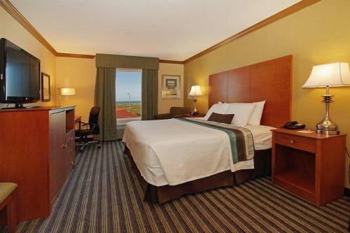 Best Western Plus Seawall Inn & Suites by the Beach - image 9