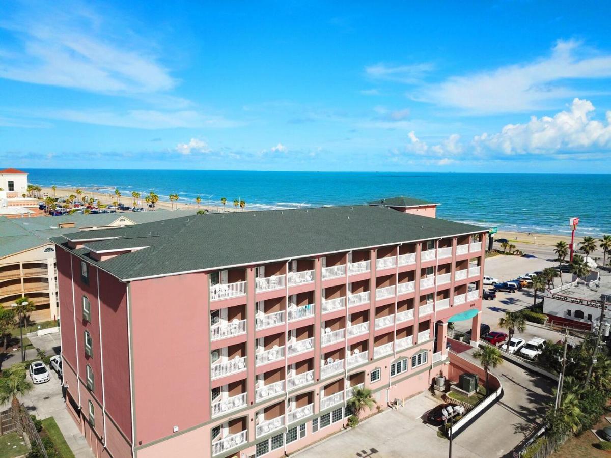 Quality Inn & Suites Beachfront - main image