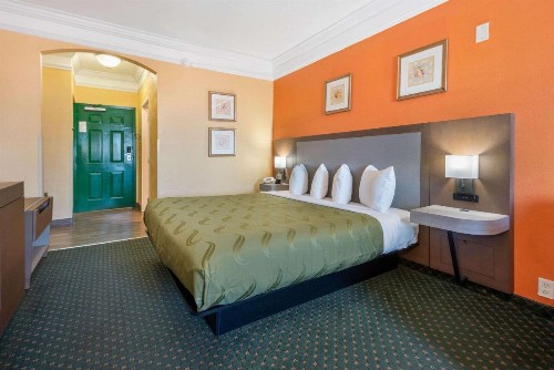 Quality Inn & Suites Beachfront - image 10