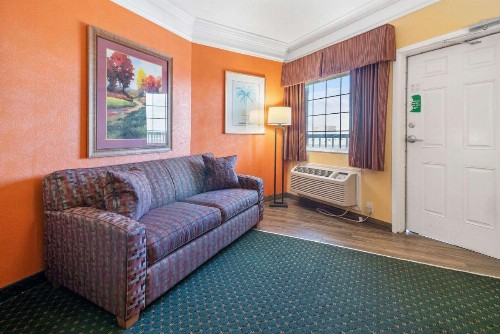 Quality Inn & Suites Beachfront - image 11