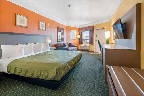 Quality Inn & Suites Beachfront - image 12