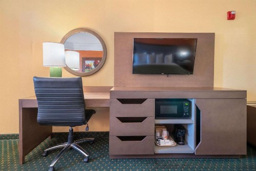 Quality Inn & Suites Beachfront - image 18