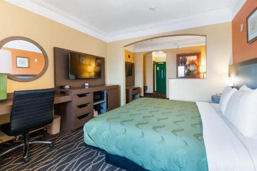 Quality Inn & Suites Beachfront - image 39