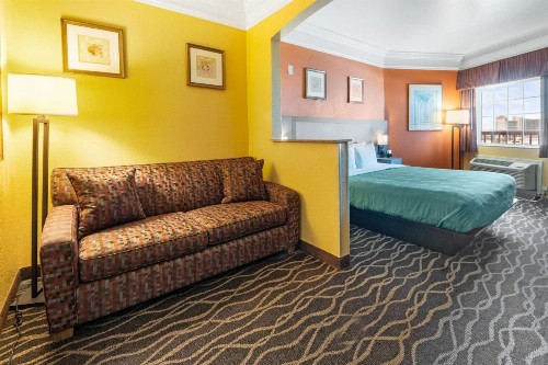Quality Inn & Suites Beachfront - image 40