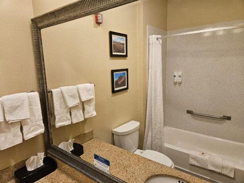 Quality Inn & Suites Beachfront - image 42