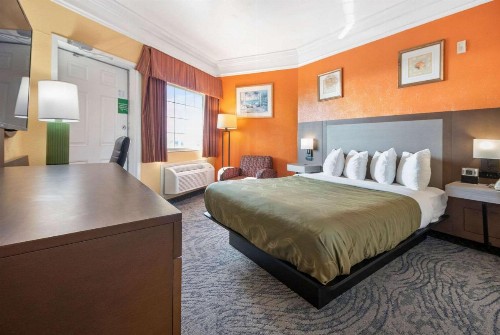 Quality Inn & Suites Beachfront - image 5