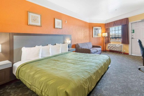 Quality Inn & Suites Beachfront - image 5