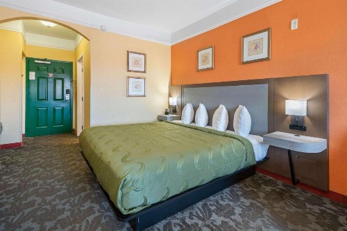 Quality Inn & Suites Beachfront - image 7