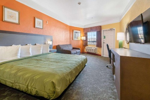 Quality Inn & Suites Beachfront - image 8