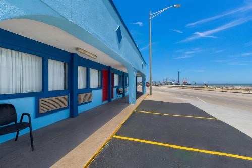Knights Inn Galveston - image 1