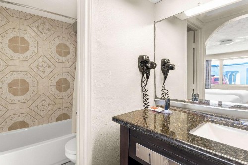 Knights Inn Galveston - image 28