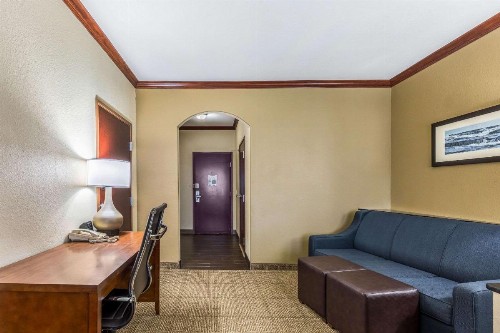 Comfort Suites Galveston - image 12