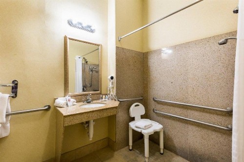 Comfort Suites Galveston - image 26