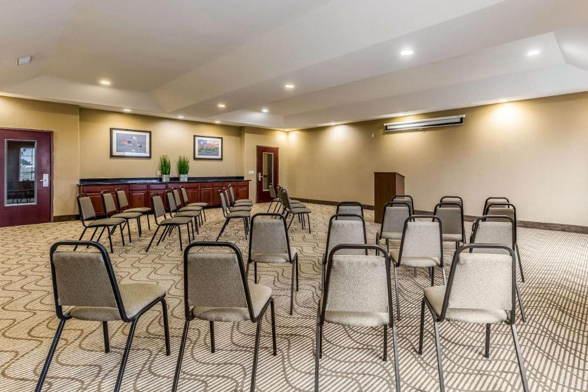 Comfort Suites Galveston - image 3