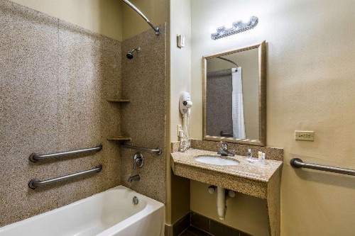 Comfort Suites Galveston - image 32