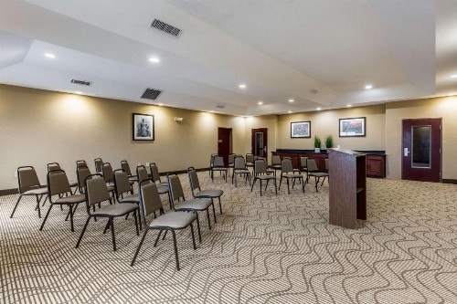 Comfort Suites Galveston - image 35